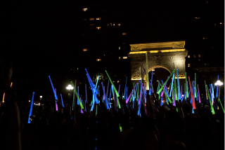 Illustration for article titled World's biggest lightsaber battle looks like a giant rave